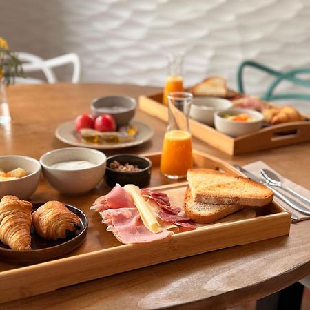 โอสตัล ลา ฟอนดา Bed & Breakfast กาดาเกส ภายนอก รูปภาพ