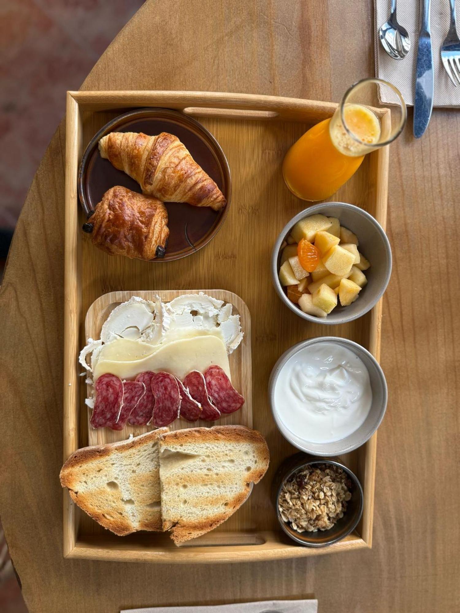 โอสตัล ลา ฟอนดา Bed & Breakfast กาดาเกส ภายนอก รูปภาพ